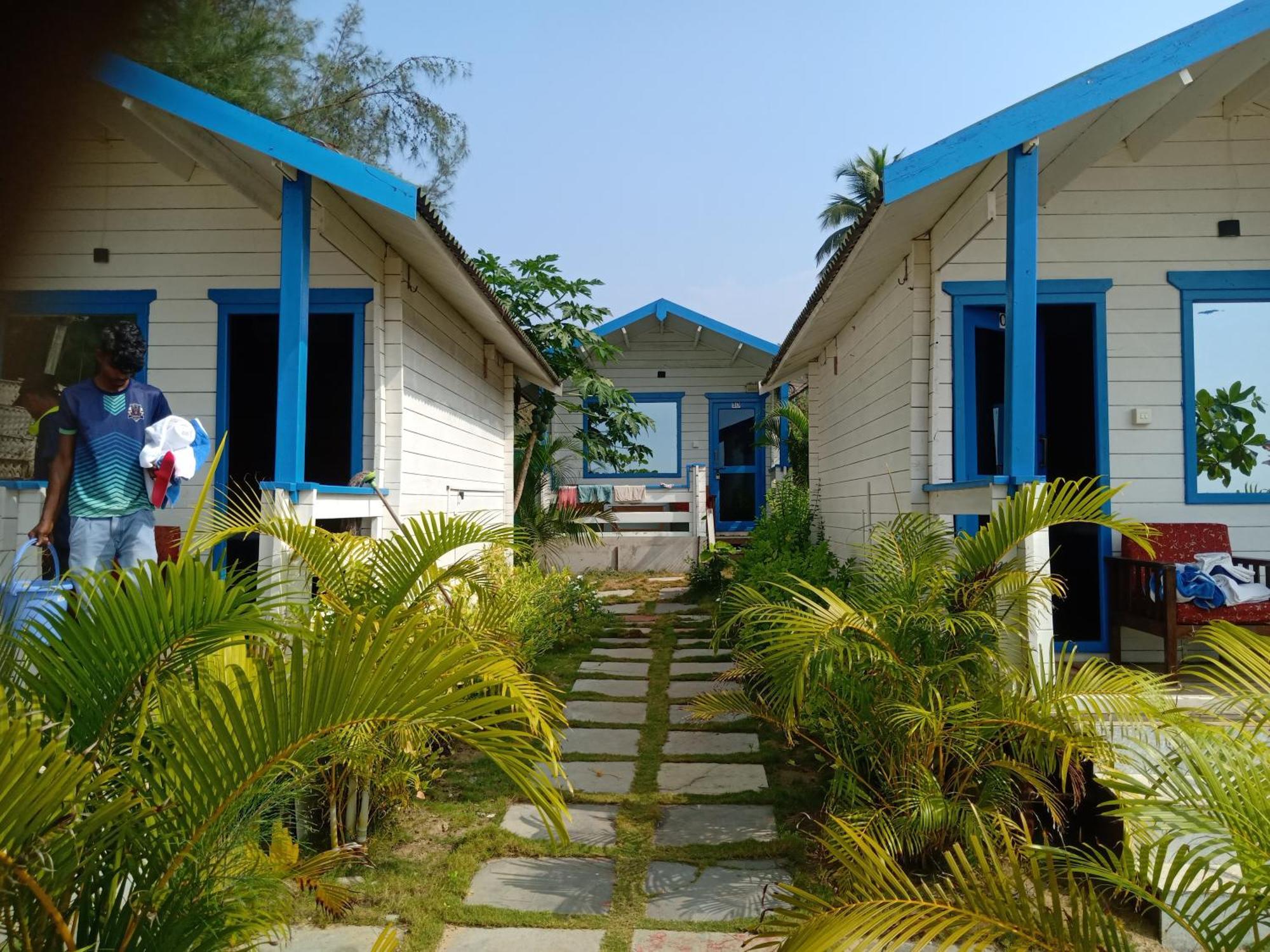 सहारा Island View *